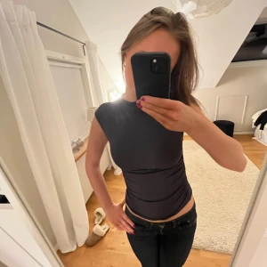 Topp - Söt topp från Gina Tricot, jättefint skick🤩🤩