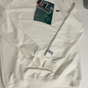 Lacoste tröja  - Helt ny Lacoste tröja den är i jätte bra sick de finns etikett också 