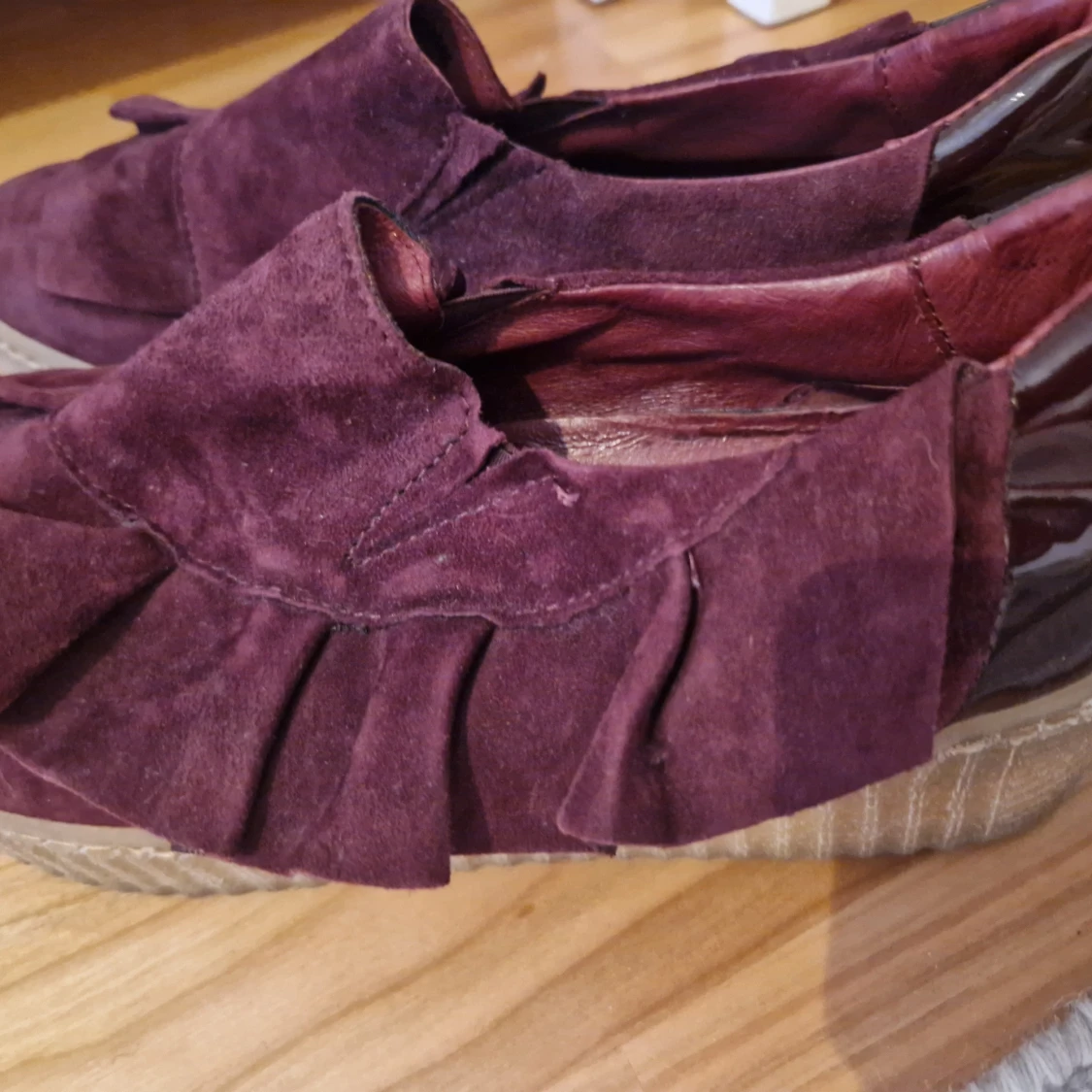 Vinröda mockaskor från Unmade Copenhagen - 92