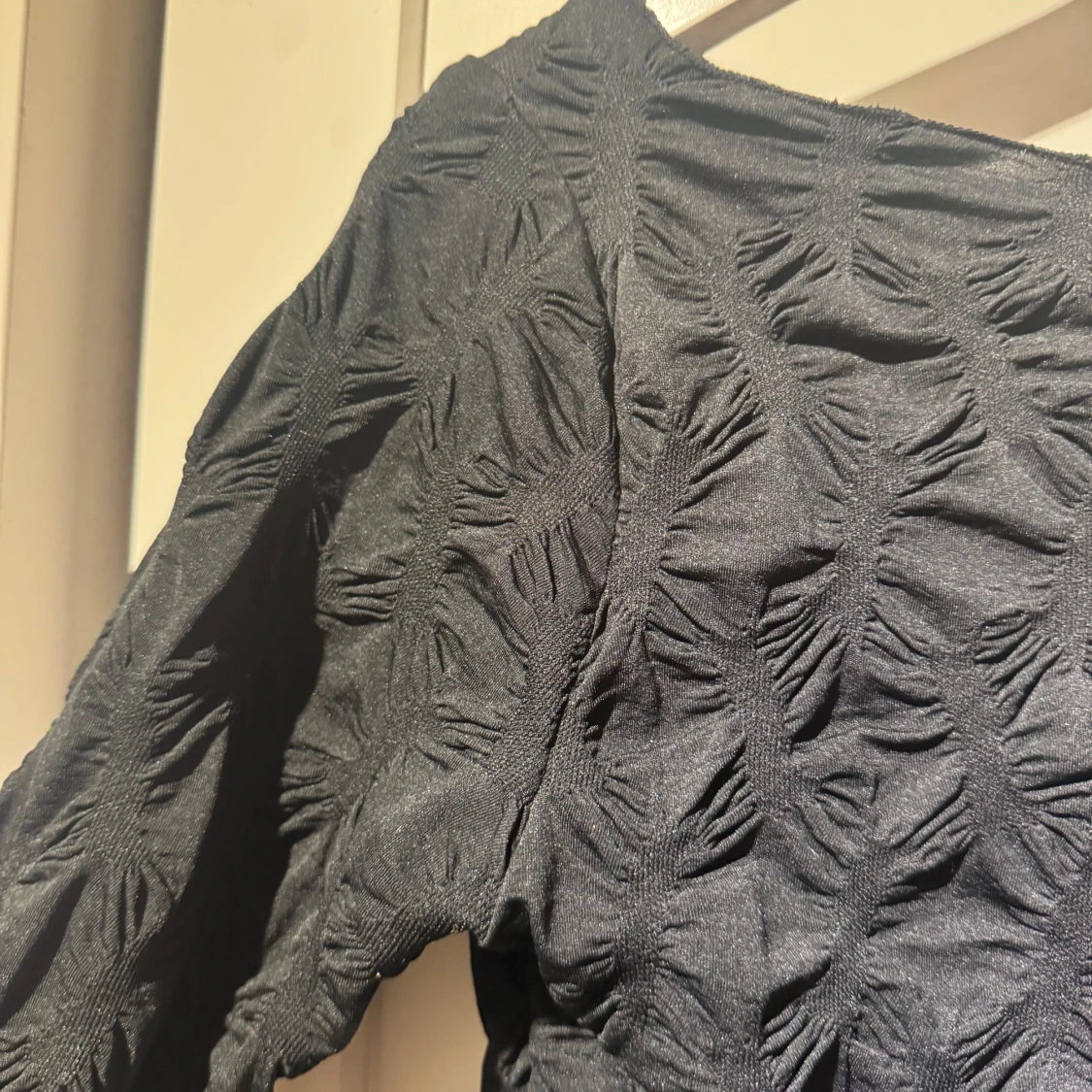 Svart långärmad topp från Gina Tricot - 91