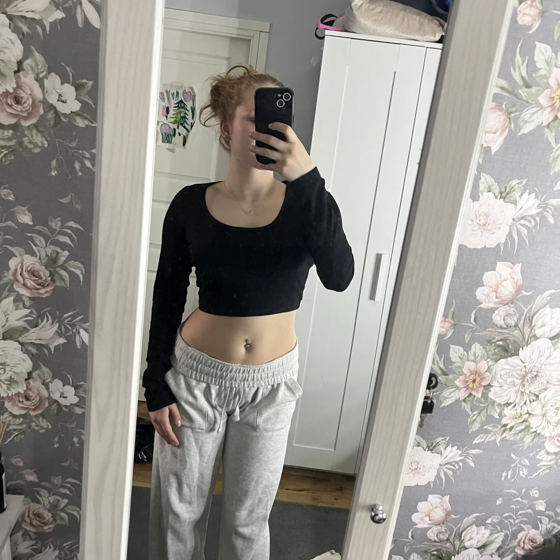 Svart croppad långärmad topp