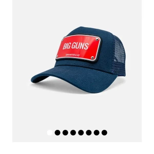 John Hatter keps  - Snygg keps med texten  'BIG GUNS' från John Hatter & Co. Kepsen har ett nätmaterial på baksidan för bättre ventilation och en justerbar passform. Mycket välanvänd så priset kan ev. diskuteras. Nypris 995kr. 