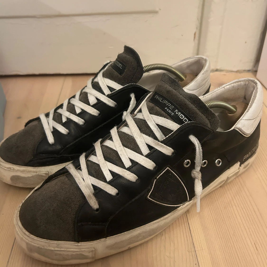 Svarta sneakers från Philippe Model - 1