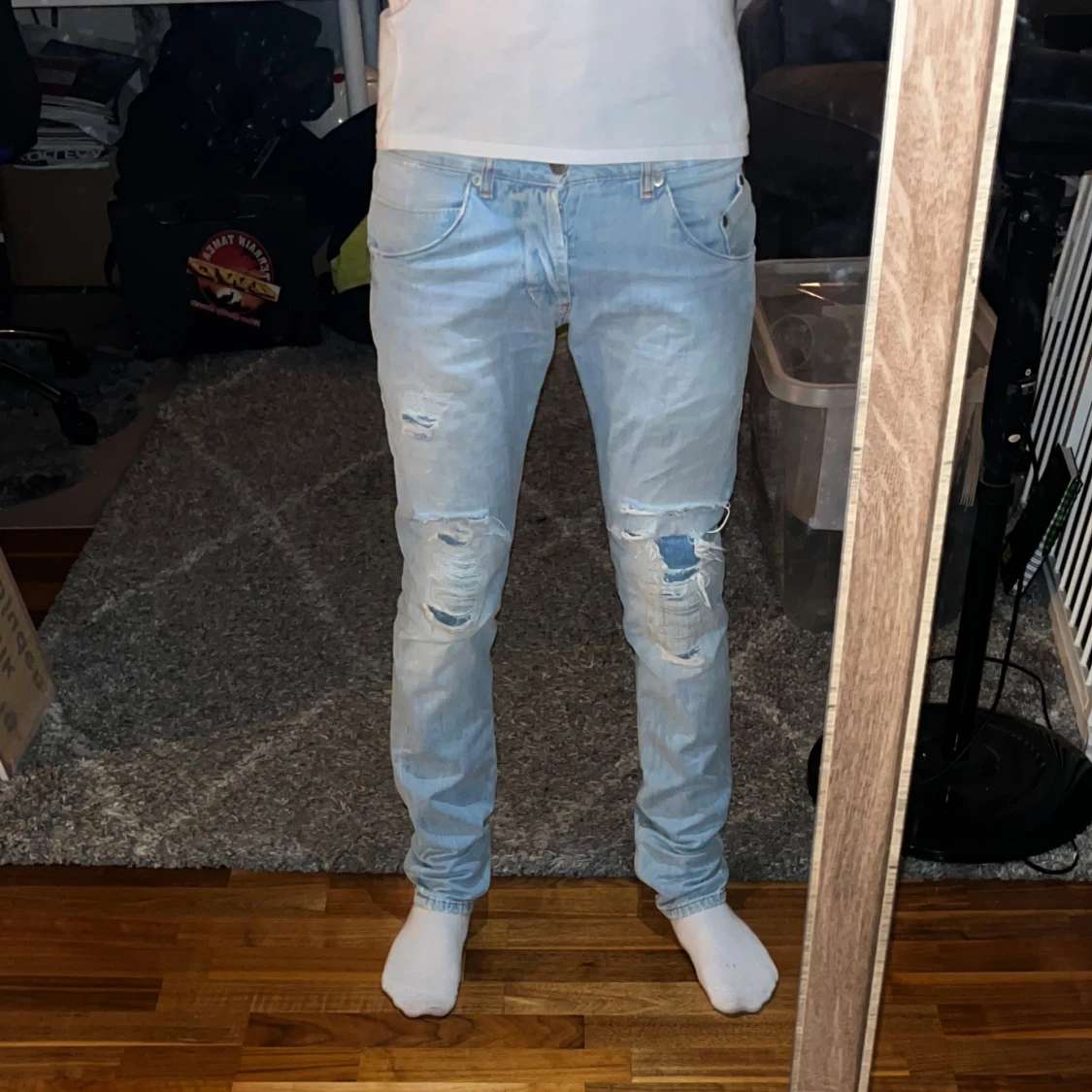 Ljusblå Dondup jeans med slitningar 