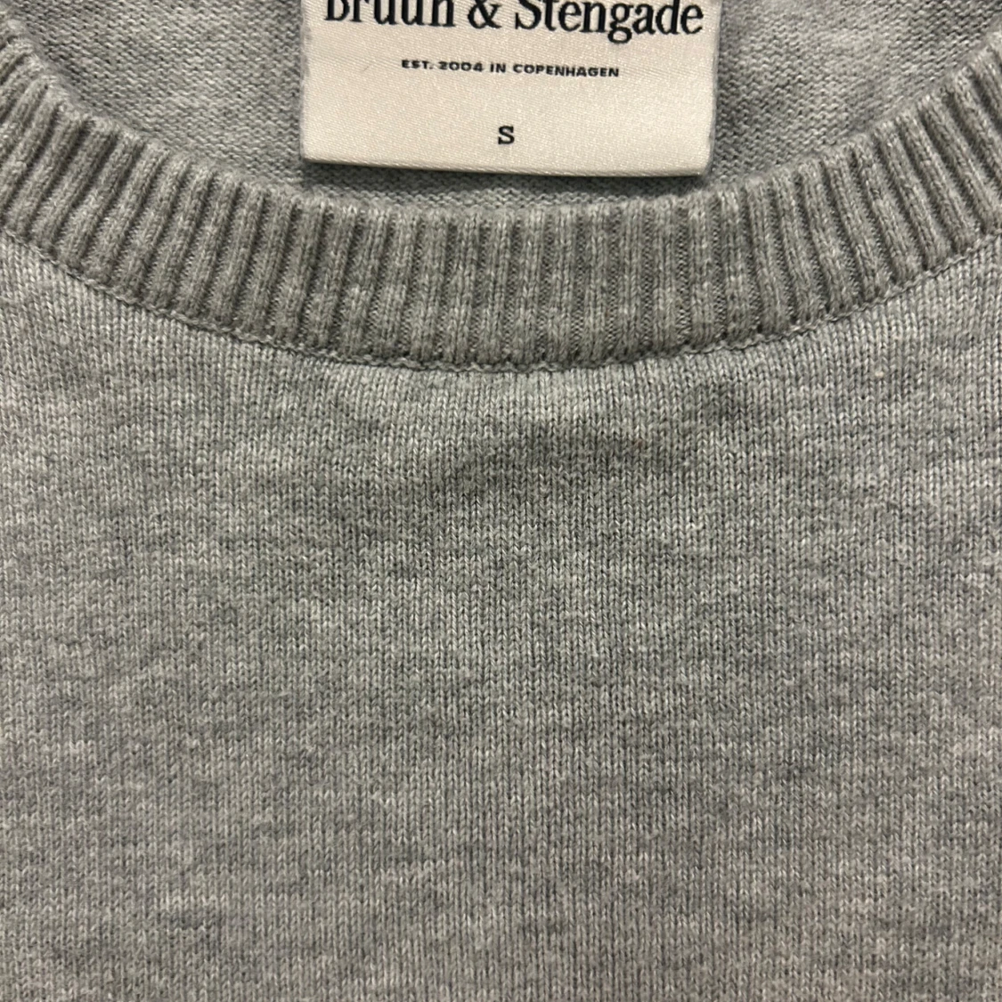 Grå Stickad Tröja Från Bruun&Stengade  - 2