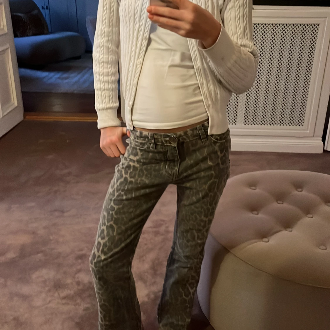 Grå leopardmönstrade byxor