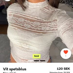 Vit spetsblus - Jättesöt långärmad spetsblus! Köpte här på plick men säljer då den inte passade men annars så fin! Jättebra att ha till sommarn eller på fest