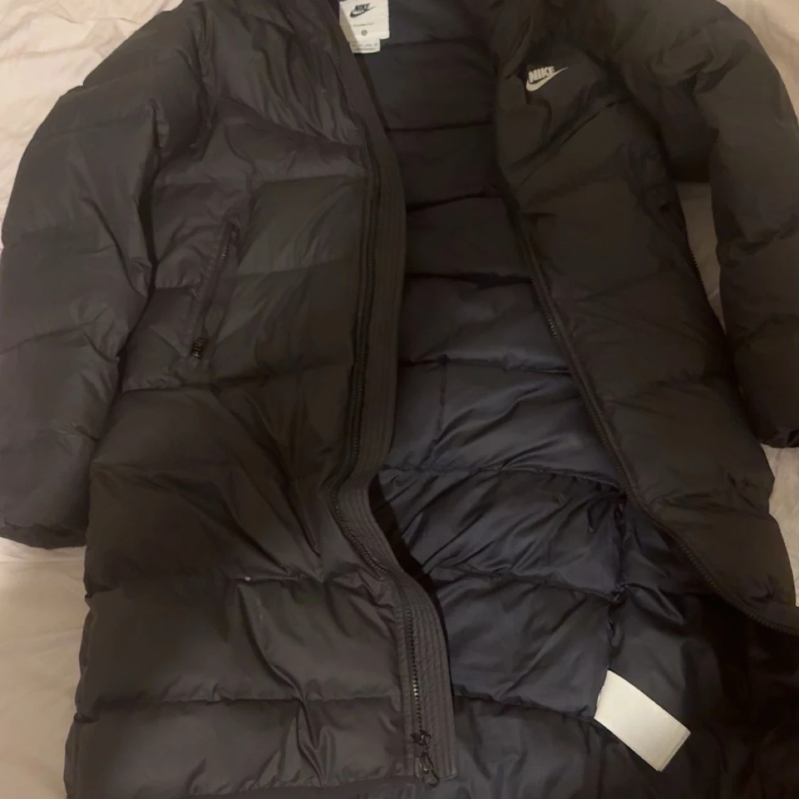 Svart dunjacka från Nike - 2