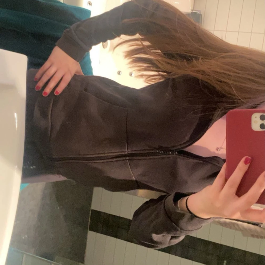 Svart hoodie med dragkedja