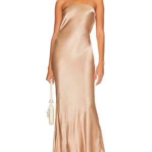 Bec and bridge klänning - Säljer denna klänning från bec and bridge som endast använts 1 gång. Köpte den för 3700kr inkl frakten och tullen. Endast använd 1 gång. Skriv för fler bilder 🤎