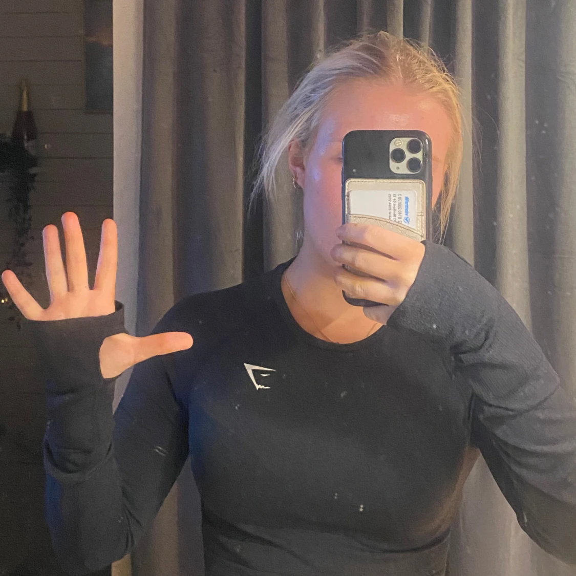 Svart croppad träningstopp från Gymshark - 2