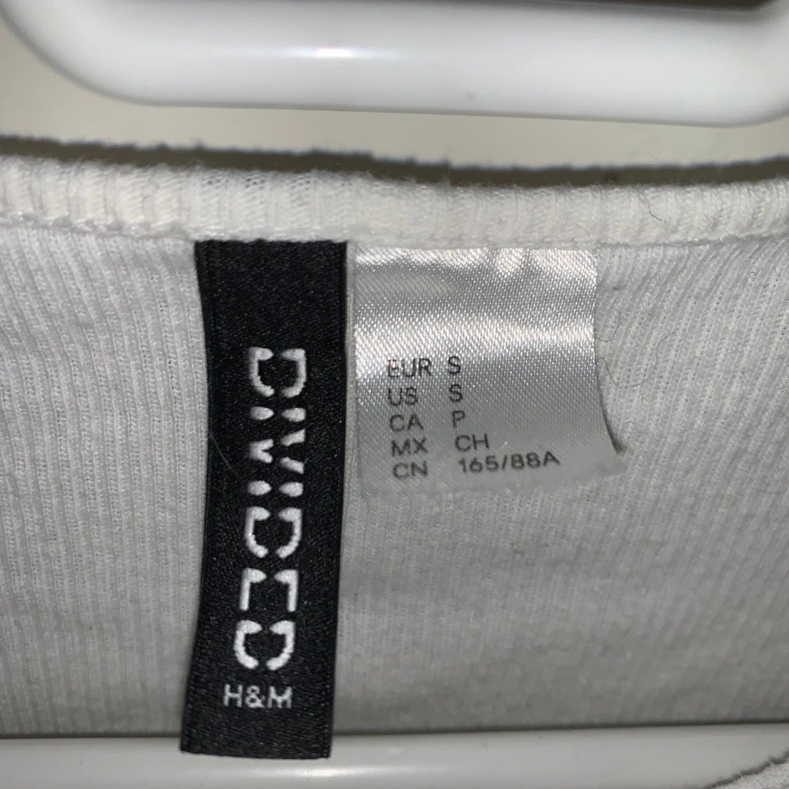 Vit ribbad topp från H&M Divided - 2