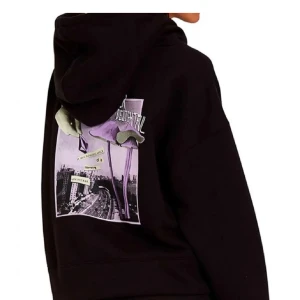 Svart hoodie med tryck - Snygg svart hoodie med ett unikt tryck på ryggen i lila och grå toner. Söker för 200kr men pris kan alltid diskuteras 🫶🏼