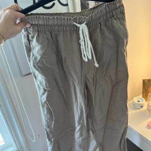 Linnebyxor - Linnebyxor från H&m, aldrig använda!❣️