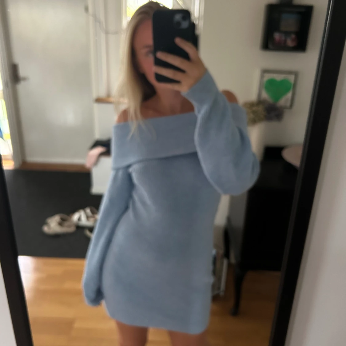 Stickad blå klänning