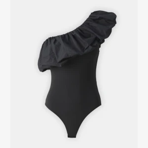 Body - Säljer denna jättesnygga body med prislapp kvar❤️ storlek s men skulle säga att den passar xs oxå