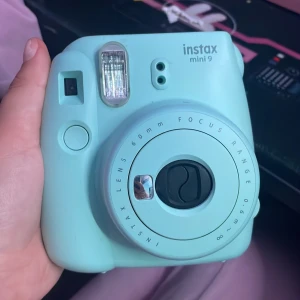 Polaroid Kamera - Den är turkos/grön. Inga bilde följer med utan bara kameran. 