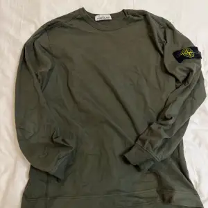 Stone island crewneck i storlek M! Använd fåtal gånger ser ut som ny!