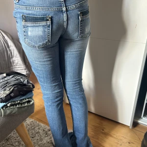 Diesel jeans  - Säljer dessa fina diesel jeans som inte säljs nå mer i storlek xs  Står strl 29 men passar någon som är xs Jättefina inför hösten 🤗 Midjemått: 36