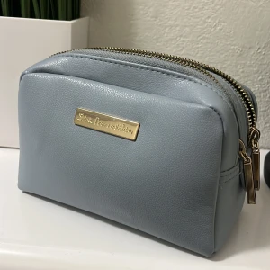 Nessesär - Shine from within Lindex nessesär. Köpt för 150;-  men säljer för ungefär halva priset! 😍😍var inte feg, skriv direkt innan den blir såld (först till kvarn)