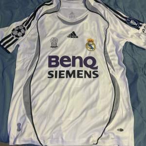 Aldrig använt. Size S. 2006/07 tröja. Ronaldo 9.  Pris kan diskuteras