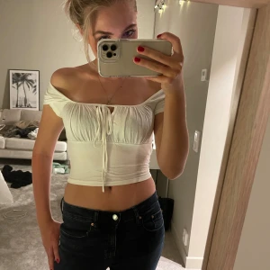 Vit tröja - En snygg vit somrig tanktop🐠🐠