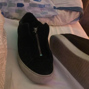 Axel arigato - Säljer ett par feta Axel Arigato dom är för små nu för mig väldigt fint skick 8/10