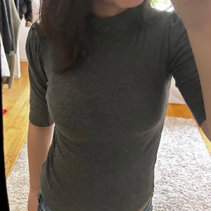 zara topp med lite puff,trekvarts tröja - jättefin!