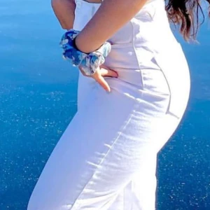 Vita jeans  - Jättesnygga wide leg jeans från berska Inga defekter Använt få gånger  Storlek 06 i US  Passar M 