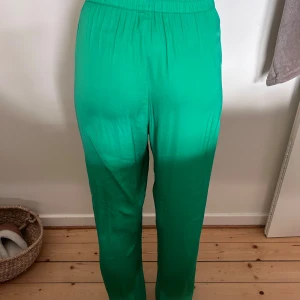 Byxor  - Bra skick, långa! 