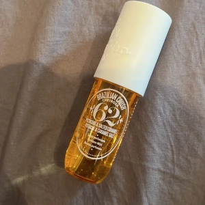 Parfym - Säljer denna parfym/bodymist ifrån sol de Janeiro i lukten 62. Använd typ 2 gånger. Köpt för 299.