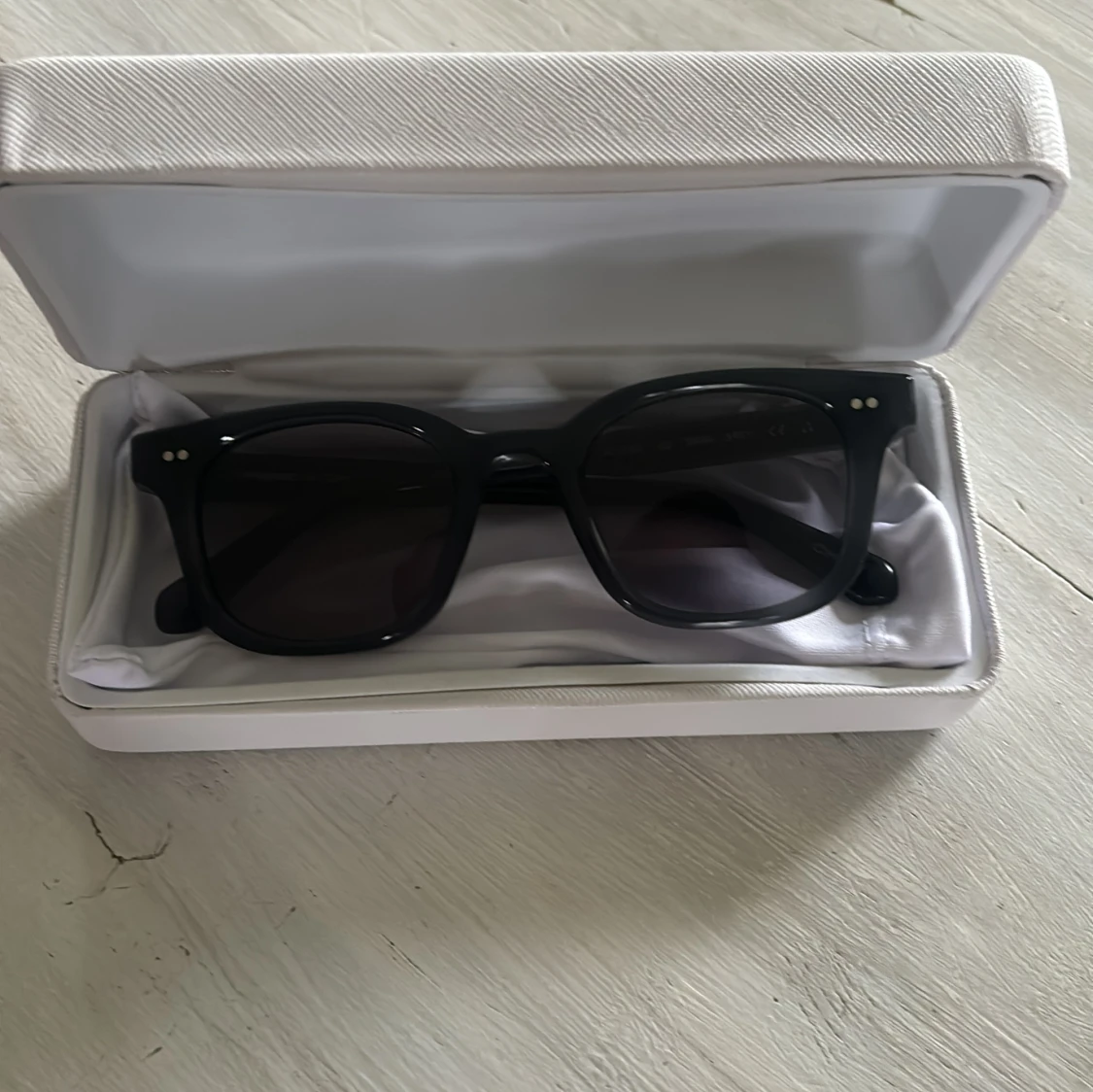 Chimi solglasögon 02 dark grey  - 90