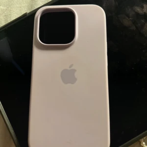iPhone 14 PRO skal  - Apple silikon skal, utan skal men aldrig använt.