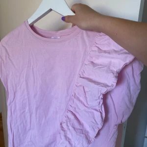 Rosa volang tröja🩷 - Storlek 158/164❤️ 13-14 ❤️