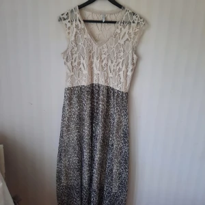 Klänning - Sparsamt använd ,fint skick