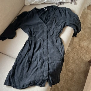 Klänning  - Använd få gånger, väldigt fin på! 