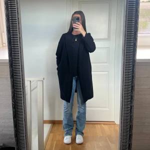 ✨Svart kappa ✨ - Svart kappa från zara som inte används❣️