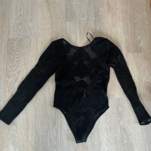 Zara body - Zara spetts body, med öppen rygg storlek xs-s