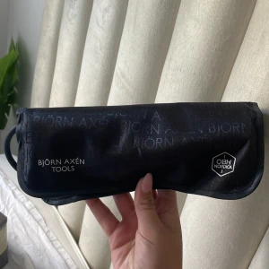 Plattång - Endast öppnad men aldrig använd, mini plattång från Björn Axén ❤️ köpt för 300kr men vill bli av med den därav priset 