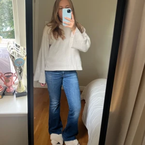 Lågmidjade jeans - Såå snygga lågmidjade jeans från Diesel ca strl S. Skriv för innerbenslängd och midjemåttet🥰