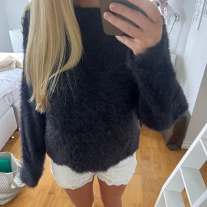 Stickad lurvig tröja - Jättemysig tröja perfekt till hösten och vintern🩷🩷storlek xs men passar xs-m🩷