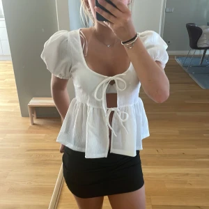 blus - helt ny och inte använd någon gång. Prislappen sitter kvar