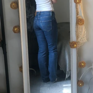 Levisjeans - Bootcut jeans från Levi’s, midjemåttet är ca 80cm och jeansen har stretch🌸