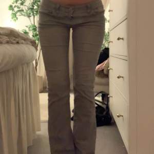 LTB jeans i storlek 28/32, har två defekter (se sista bilden). Jag är 168 cm😊