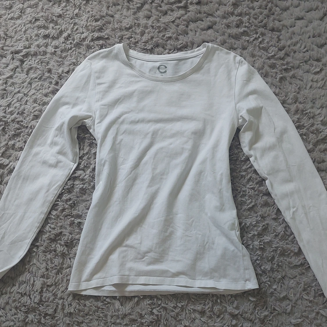 Vit långärmad tröja