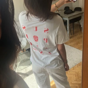 Suspicious t-shirt - Suspicious t-shirt, inga fläckar