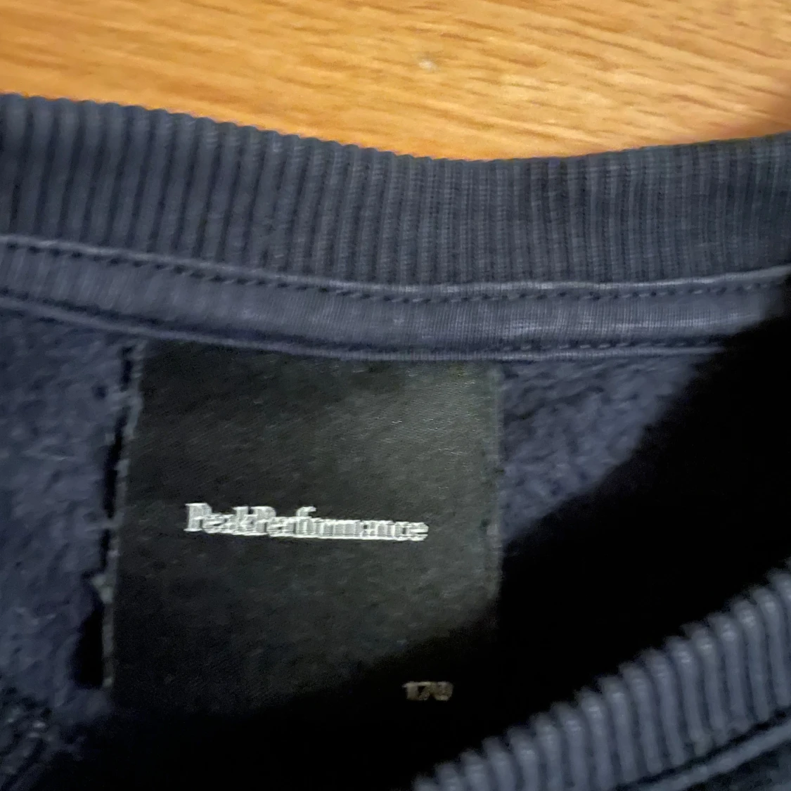 Mörkblå peak performance tröja - 91