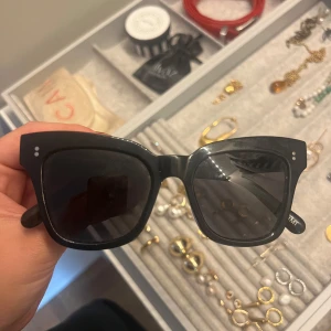 Chimi solglasögon - Jättefina chimisolglasögon! Finns inte kvar att köpa då de är en 3 års gammal kollektion💕 nypris: 1350kr
