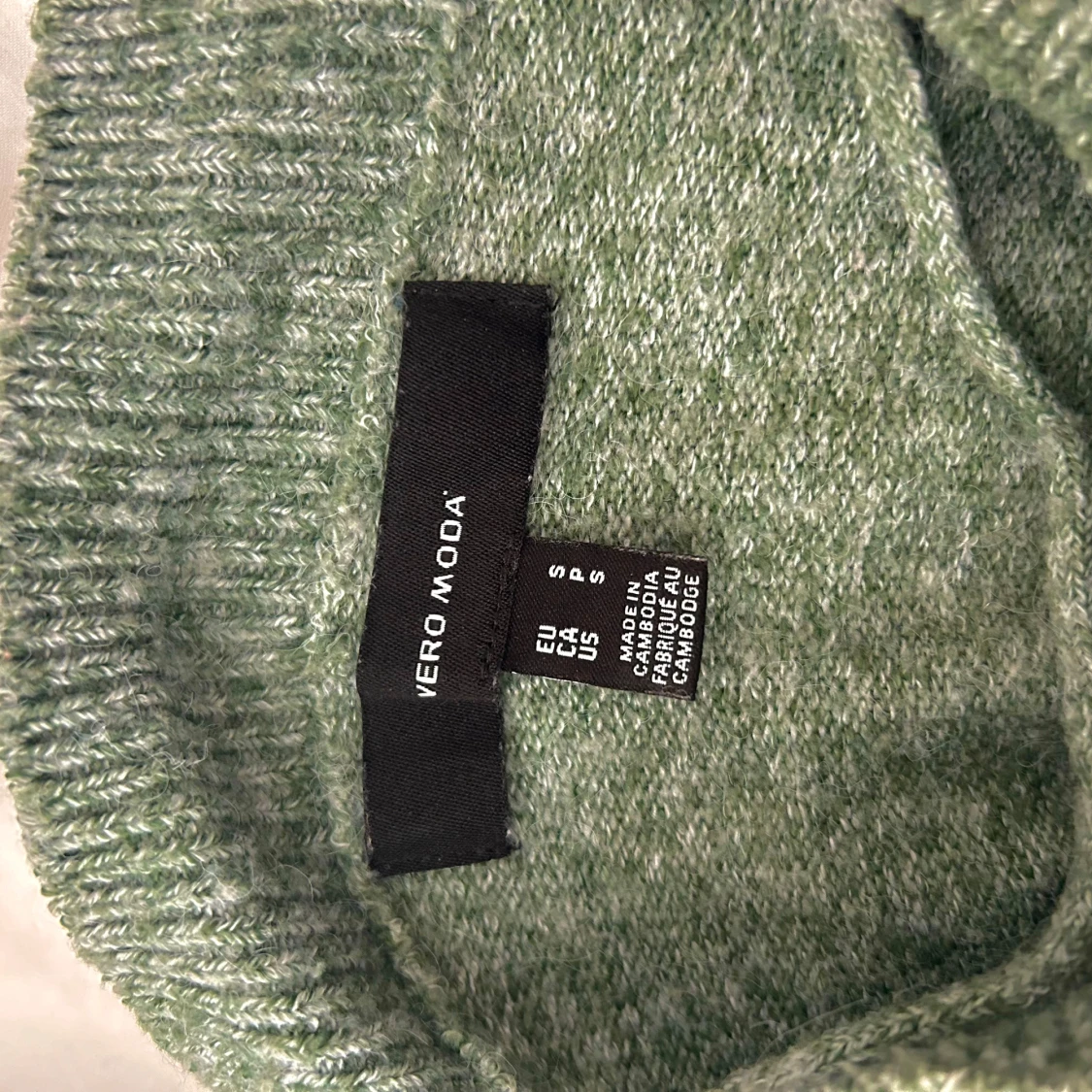 Grön stickad tröja - 91