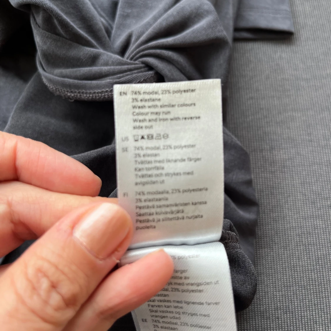 Mörkgrå topp från Lindex - 3